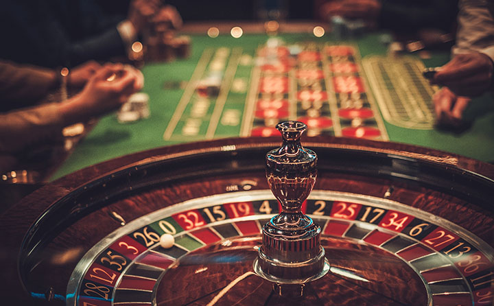 Mesa de una ruleta en un casino